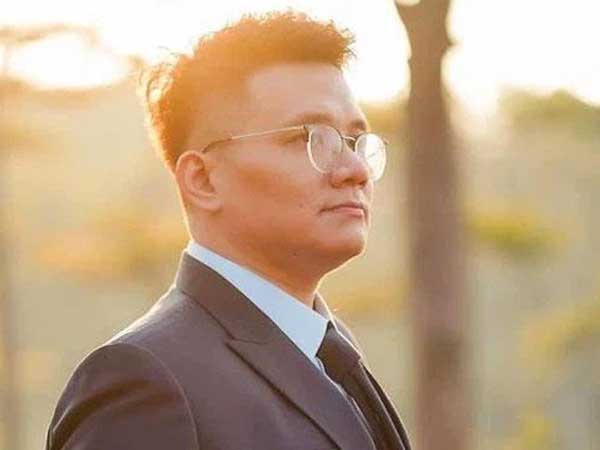 Đang lúc 'dầu sôi lửa bỏng' CEO Đại Nam bị 5 nghệ sĩ cùng kiện, lùm xùm sao kê của Thuỷ Tiên vẫn chưa xong thì cậu IT dường như đã rời cuộc chơi 'làm lại từ đầu'?