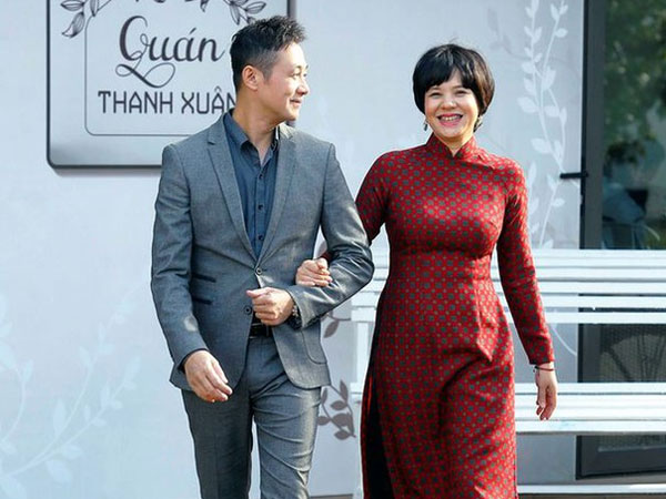 'Cặp đôi vàng' của VTV Diễm Quỳnh - Anh Tuấn ngày ấy bây giờ: Ngoài đời thân thiết, làm nghề ăn ý 'như vừng trộn với lạc', thậm chí từng bị hiểu nhầm là vợ chồng