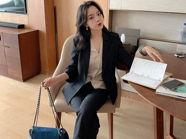 Bổ túc ngay 11 cách mặc blazer đẹp như hội blogger châu Á để nàng công sở luôn sang xịn khi tới sở làm