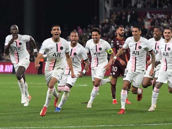 Đội bóng của Messi giành chiến thắng nghẹt thở nhờ đối thủ 'tự hủy' với drama cú đúp thẻ đỏ ở phút bù giờ
