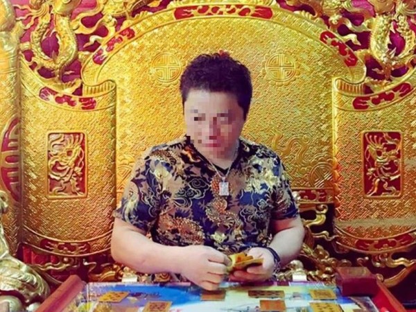 Vì sao người xưng 'Ngọc hoàng đại đế giáng trần' trị Covid-19 bị cách ly 14 ngày, chưa thể gặp cơ quan chức năng?
