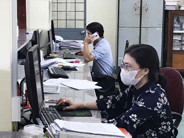 Dân văn phòng cuống cuồng thu xếp quay trở lại công ty làm việc sau thời gian dài giãn cách