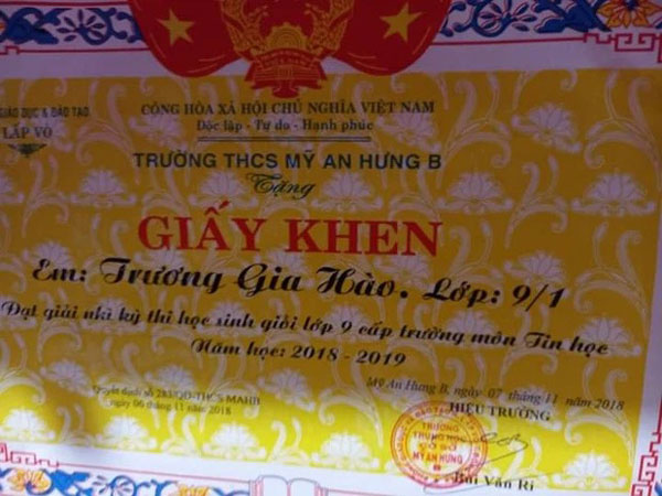 Con trai đạt giải Nhì học sinh giỏi bố mẹ tự hào khoe khắp xóm và sự thật 'động trời' bị che giấu suốt 3 năm