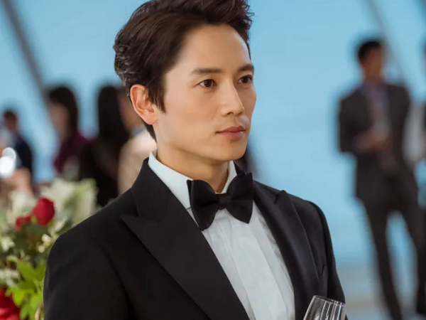5 nam chính cực ngầu trên màn ảnh Hàn 2021: Gong Min vào vai đặc vụ, Joong Ki hóa thân thành mafia