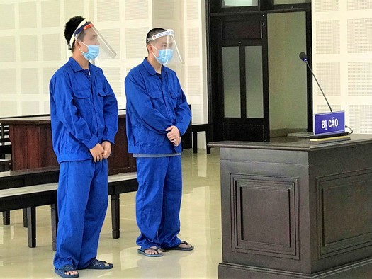 Thiếu tiền tiêu xài, đôi bạn cùng phòng trọ rủ nhau góp vốn buôn ma túy
