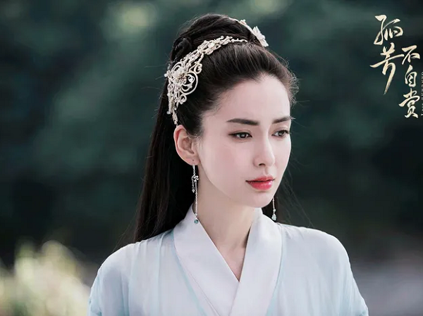 Angelababy bị dân mạng mỉa mai đóng dở mà chảnh khi tuyên bố: 'Ít có kịch bản nào khiến tôi xúc động'