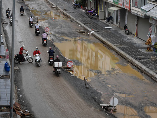 Ảnh: Con đường dài 400m, làm 3 năm không xong ở Hà Nội