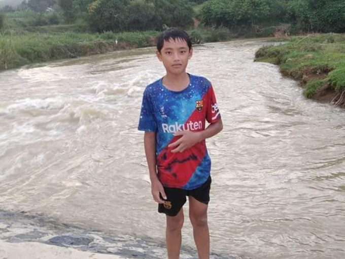 Nam sinh lớp 7 lao xuống dòng nước xiết cứu bé gái 9 tuổi đang chới với