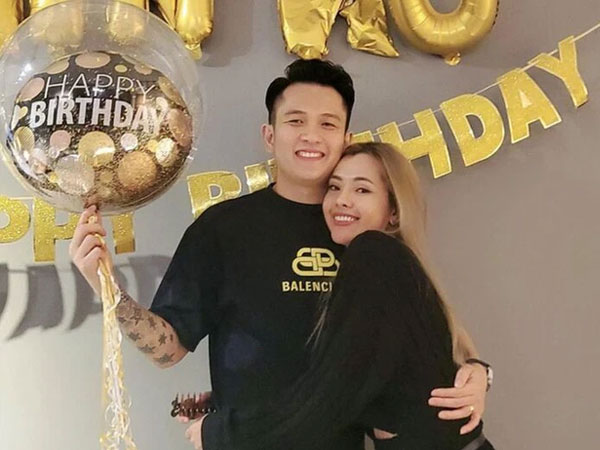 Tình tin đồn một thời của Trương Ngọc Ánh bất ngờ thông báo đã kết hôn 2 năm, đang cùng vợ định cư tại Singapore