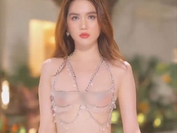 Nhìn Ngọc Trinh 'chiếu tướng' với bikini mà muốn dắt ngay ra hàng nội y để tư vấn!