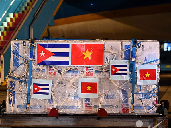 Chuyên cơ của Chủ tịch nước đã về đến Hà Nội, chở theo hơn 1 triệu liều vắc xin Abdala