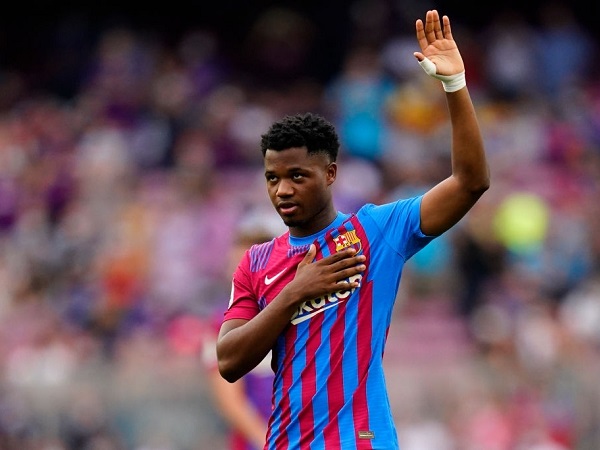 Truyền nhân của Messi trở lại và ghi bàn, Barcelona thắng tưng bừng sau chuỗi ngày u ám