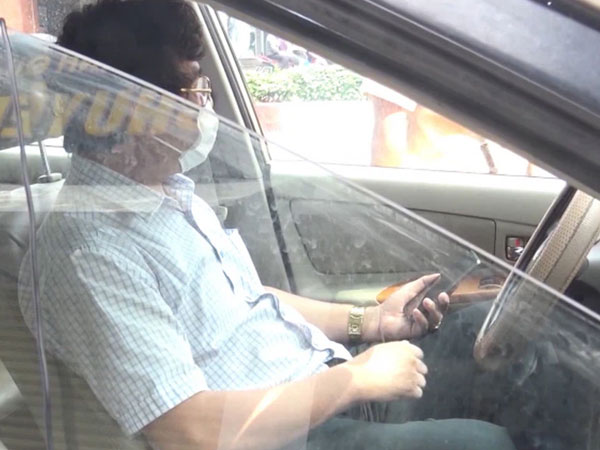 Thanh tra Sở không có giấy đi đường, khóa cửa 'cố thủ' trong ô tô bị kỷ luật