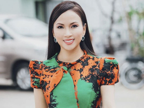 Em gái tỷ phú của Cẩm Ly tiếp tục tặng hàng trăm tấn lương thực và tiền mặt cho bà con 3 tỉnh thành phố, khẳng định không kêu gọi quyên góp