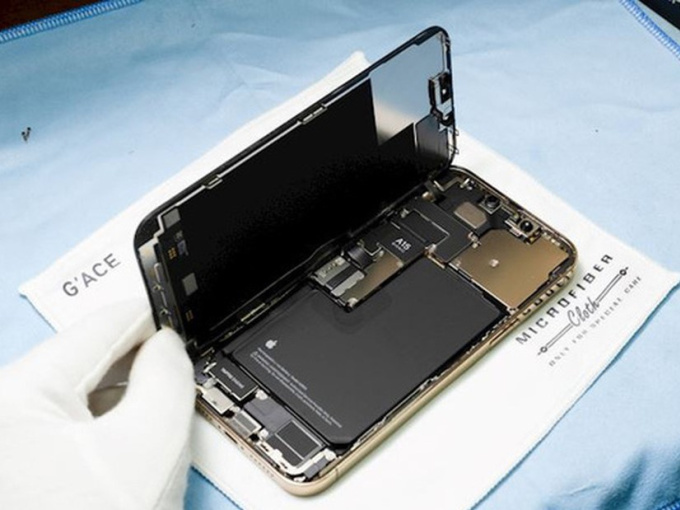 Hình ảnh 'mổ bụng' chiếc iPhone 13 Pro Max đầu tiên tại Việt Nam, bên trong chiếc smartphone xịn xò này có gì?