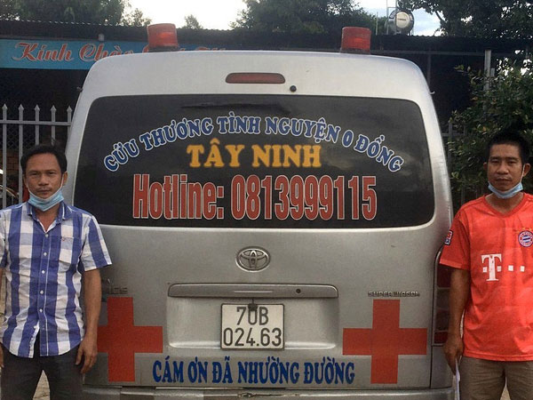 Tài xế xe cứu thương thả F0 xuống trung tâm TP Pleiku