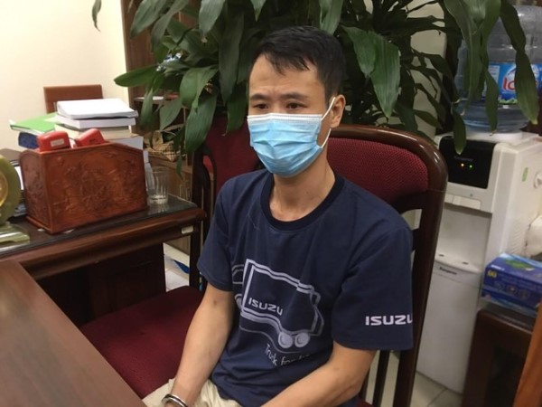 Vác kìm cộng lực, ẩn mình trong mưa bão để phá khóa trộm tiền, vàng và USD
