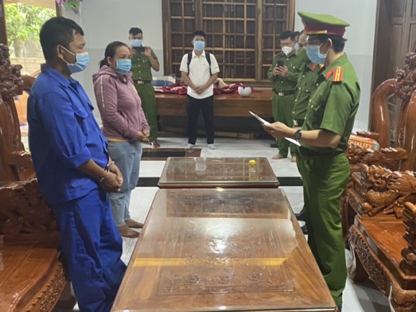 Bắt 2 người phá rừng tự nhiên khu Hòn Đót ở Phú Yên
