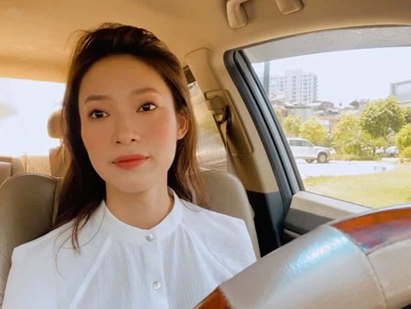 Theo chân Khánh Vy đi làm ở VTV: Xinh và giỏi thế này, cầm trịch Đường Lên Đỉnh Olympia là chuẩn bài!