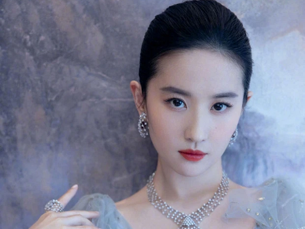 Mỹ nhân Hoa ngữ mắc bệnh ngôi sao: Lưu Diệc Phi khiến đạo diễn tức đến ngất xỉu, trùm cuối còn thẳng tay đánh nhân viên đoàn phim