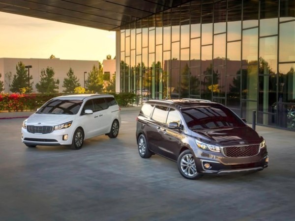 Triệu hồi gần 90.000 xe Kia Sedona gặp lỗi đèn xi nhan