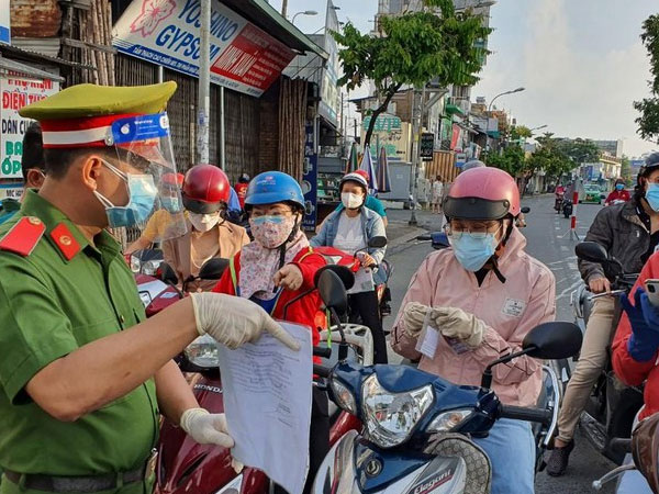 Người trở lại TPHCM làm việc lần đầu phải có ‘Thẻ xanh COVID-19 và xét nghiệm âm tính’