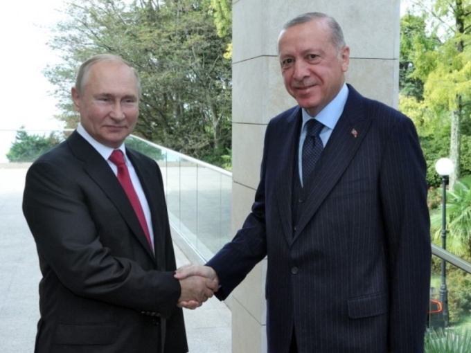 Tổng thống Nga Putin nói có kháng thể cao nhờ tiêm vaccine Sputnik V