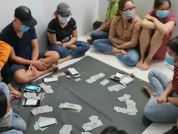 Đột kích sòng bạc ở hồ câu, cảnh sát thu giữ 1,5 tỷ đồng