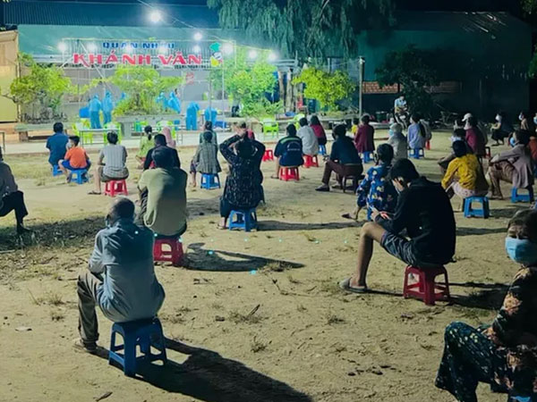 Tự uống thuốc hạ sốt vì nghĩ chỉ viêm họng, nữ điều dưỡng F0 khiến 68 người ở bệnh viện thành F1