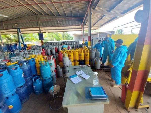 Ngày mai 1-10, giá gas sẽ đồng loạt tăng sốc 42.000 đồng/bình 12kg