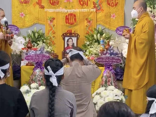 Thi hài ca sĩ Phi Nhung hiện được đặt ở đâu trước khi được đưa về nơi an vị cuối cùng?