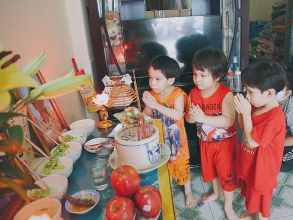 Cả nhà nhiễm Covid-19 rồi 2 người ra đi mãi mãi, 4 đứa trẻ rơi vào cảnh mồ côi: 'Ba tụi nhỏ mất rồi, giờ chỉ mong các con không phải nhịn đói'