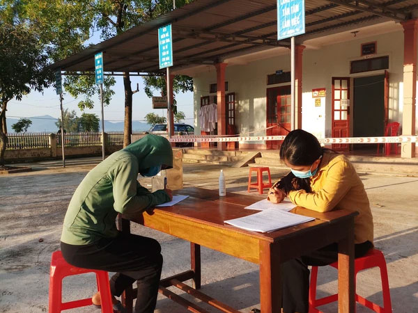 Hà Tĩnh: Nam thanh niên về từ Bệnh viện Việt Đức, rủ bạn ăn nhậu, cả 2 cùng dương tính SARS-CoV-2