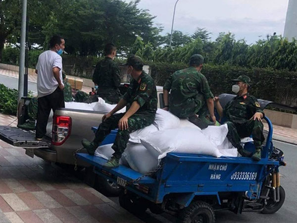 'Phát nhầm' 21 tấn gạo cứu trợ dịch Covid-19 cho cư dân Vinhomes, phường vội đi thu hồi
