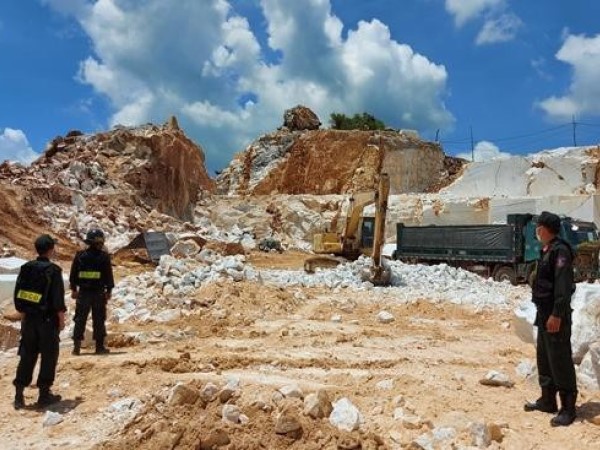 Vụ 'đại gia' khai thác đá trái phép ở Nghệ An: Khởi tố thêm 3 bị can