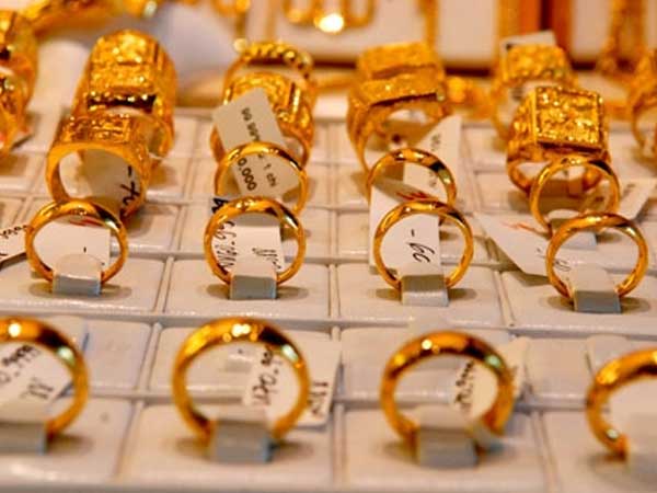Giá vàng trong nước trên 57 triệu đồng/lượng, vàng thế giới giảm