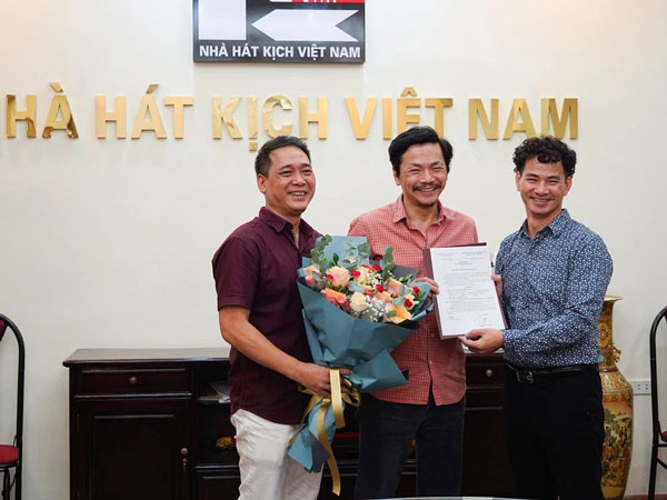 NSND Trung Anh chia tay Nhà hát Kịch Việt Nam sau hơn 40 năm cống hiến