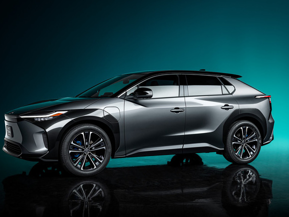 CEO Toyota đưa ra con số sốc về thảm họa khi toàn thị trường đổi sang xe điện