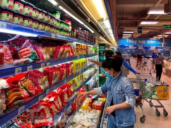 Siêu thị TPHCM ngày đầu đón khách: Hạn chế số lượng người vào