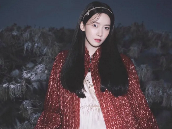 Yoona khoe nhan sắc 'nữ thần' trên tạp chí khi trở thành Tân đại sứ thương hiệu Miu Miu