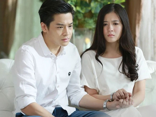 Chồng luôn so sánh vợ với em gái, đêm khuya vượt đường xa về nhà vì mẹ ốm mà anh ta phải đờ đẫn nhìn cảnh tượng trong nhà