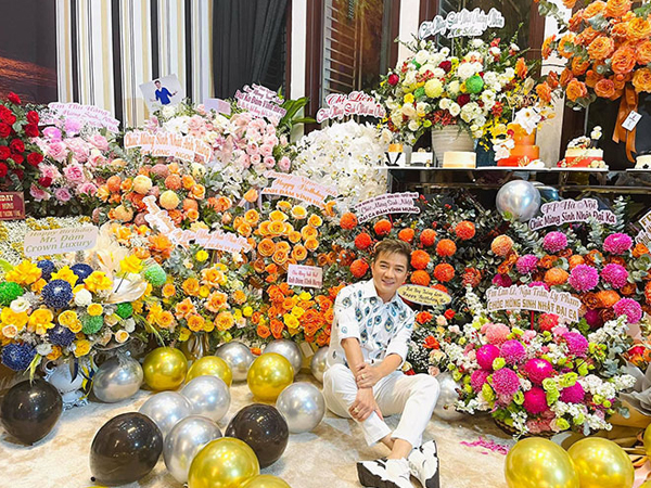 Biệt thự của Đàm Vĩnh Hưng 'như tiệm hoa' hậu sinh nhật