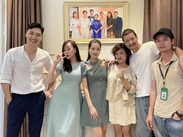 Mạnh Trường, Phương Oanh chia tay phim 'Hương vị tình thân'