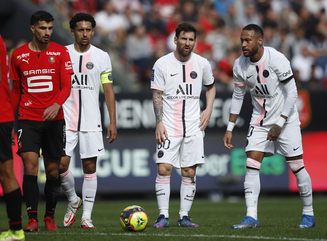 Bộ ba Messi - Neymar - Mbappe 'tịt ngòi', PSG thua trận đầu ở Ligue 1