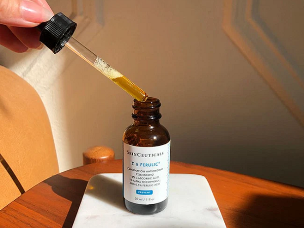 Cách bác sĩ da chăm da hỗn hợp từ Hè sang Đông: Kem dưỡng thay đổi theo mùa, nhưng Vitamin C chỉ trung thành một loại