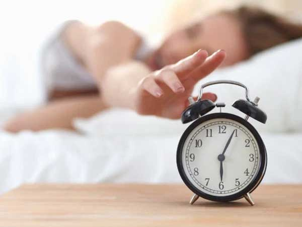 Đặt nhiều báo thức tiểm ẩn rủi ro khôn lường: Lạm dụng vài phút ngủ thêm mỗi buổi sáng, não có thể bị tổn thương