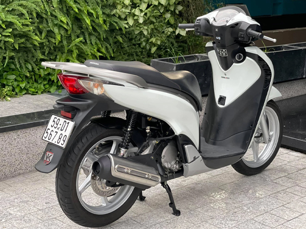 Đeo biển 'sảnh rồng' 567.89, Honda SH 150i nhập Ý chào giá tận 1 tỷ đồng dù đã 10 năm tuổi, chủ xe còn chốt 'nhận đổi mọi loại tài sản'