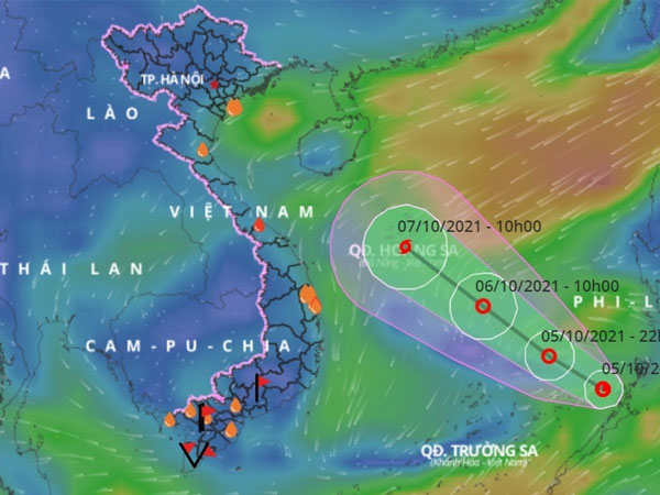 Vùng áp thấp vào Biển Đông, di chuyển rất nhanh, liên tục tăng cấp, miền Trung mưa to