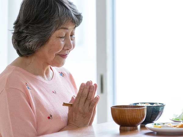 Muốn sống lâu và khỏe mạnh, người trung niên và người già nhất định CẦN tuân thủ 4 nguyên tắc ăn thịt này