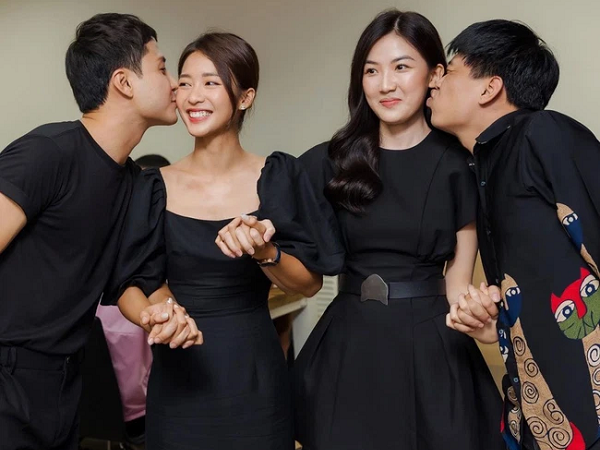 Khả Ngân đỏ bừng mặt ôm Thanh Sơn, đan tay, hôn má trong tiệc off đoàn 11 tháng 5 ngày, thật sự là phim giả tình thật?